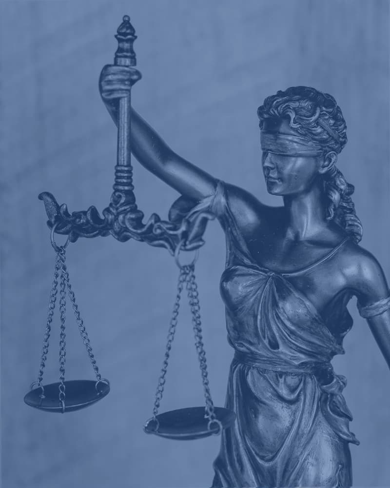 Statuia Justiției — simbol al încrederii și autenticității notariale